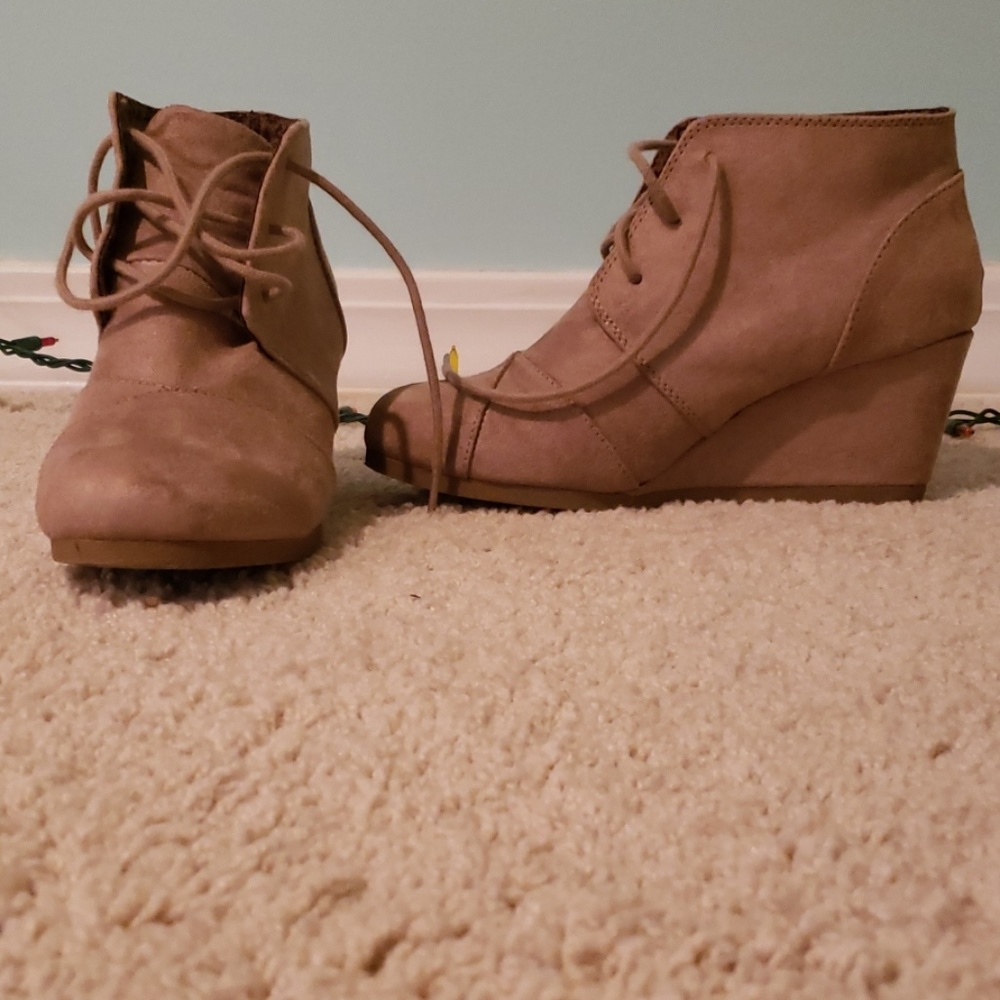 Wedge boots